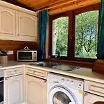 Secluded Rustic Cabin - A Digital Detox Paradise.